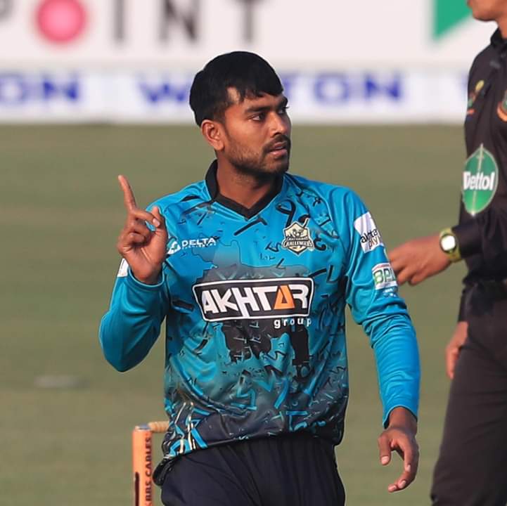 বঙ্গবন্ধু বাংলাদেশ প্রিমিয়ার লিগের (বিপিএল) মাঝপথে চট্টগ্রাম চ্যালেঞ্জার্সের দল ছেড়ে দিচ্ছেন মেহেদী হাসান মিরাজ। অধিনায়কত্ব হারানোর পরদিনই এলো এমন সিদ্ধান্ত।