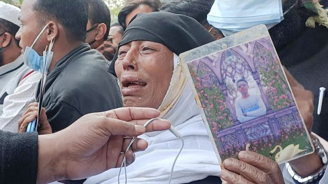 প্রদীপের ফাঁসি চেয়ে আদালত চত্বরে হালিমাদের কান্না