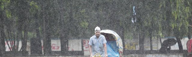 ঢাকাসহ দেশের বিভিন্ন অঞ্চলে বৃষ্টি, কমবে তাপমাত্রা