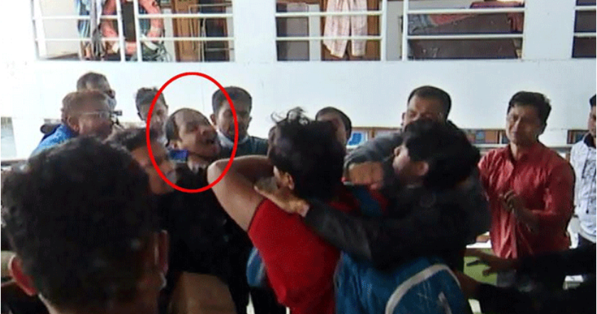আগুন আতঙ্কে ৯৯৯- এ ফোন বরিশাল নৌবন্দরে ফেরার পর যাত্রীদের ওপর লঞ্চ কর্মচারীদের হামলা