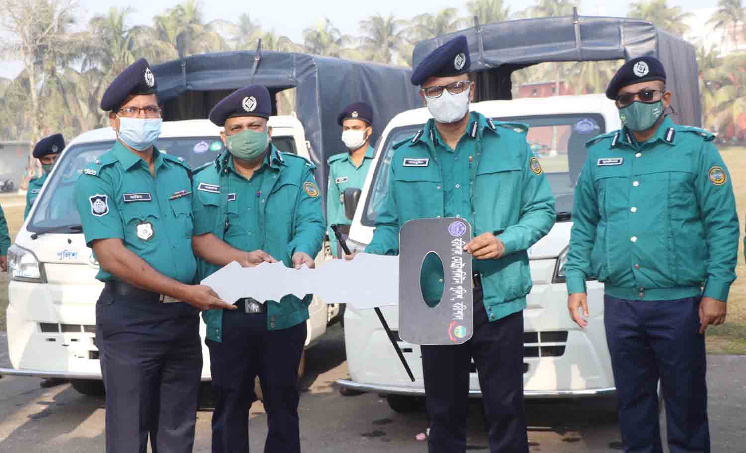 বরিশাল কোতোয়ালী ও বন্দর থানায় নতুন যানবাহন হস্তান্তর