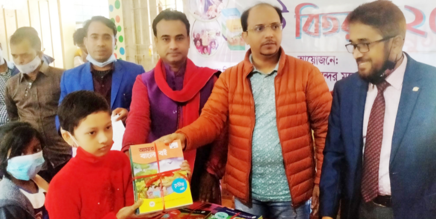 বানারীপাড়ায় বছরের প্রথম দিনে নতুন বই পেয়ে উচ্ছশিত শিক্ষার্থীরা