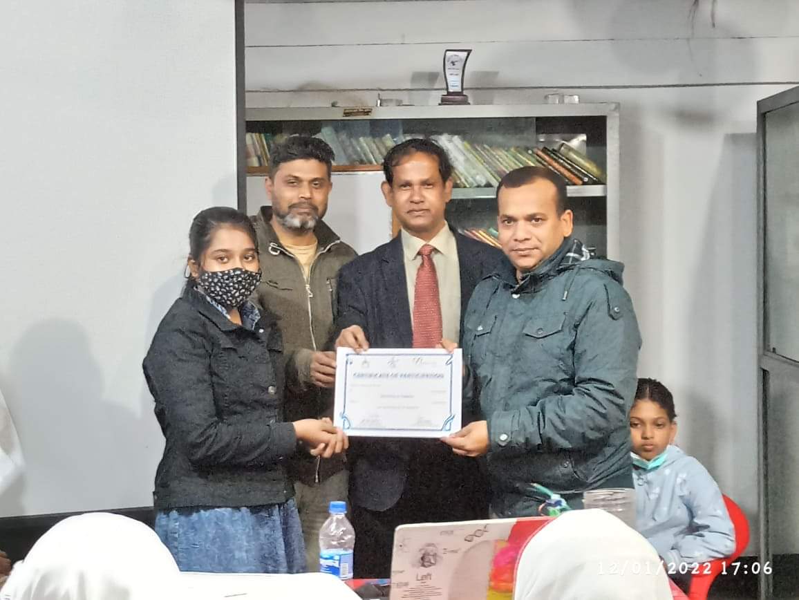 বোরহানউদ্দিনে “ওয়ার্কশপ অন রোবটিক্স” শীর্ষক কর্মশালার সমাপনী অনুষ্ঠানে সার্টিফিকেট বিতরণ