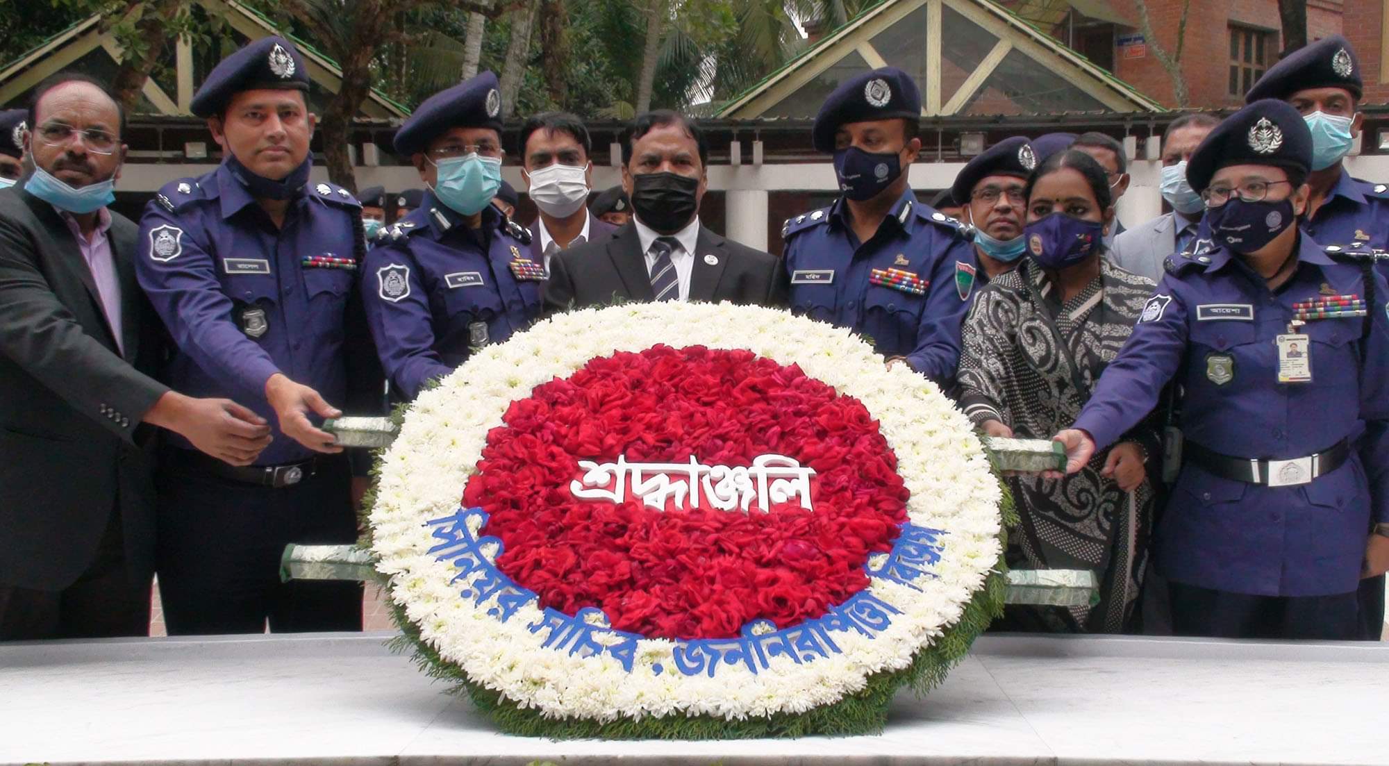 বঙ্গবন্ধুর সমাধিতে শ্রদ্ধা