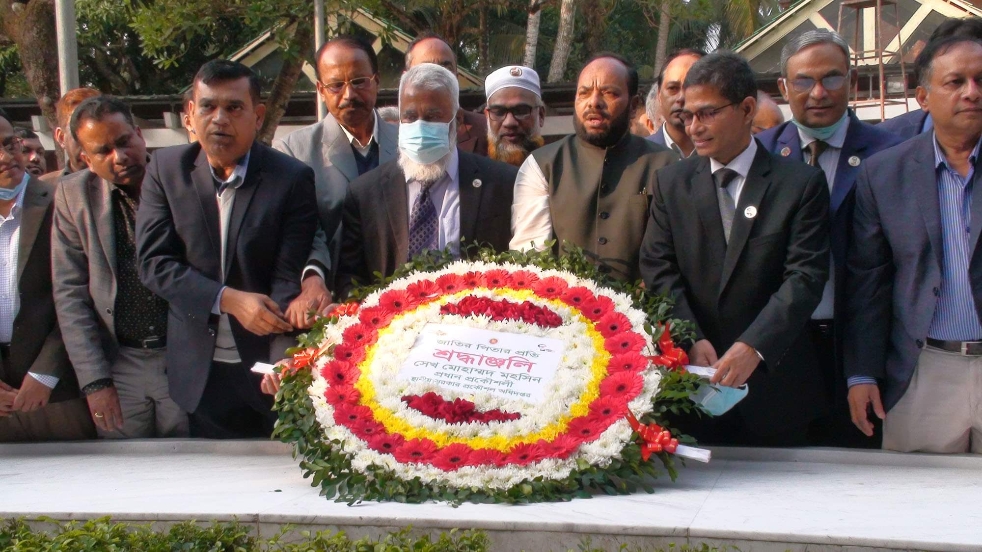 বঙ্গবন্ধুর সমাধিতে শ্রদ্ধা