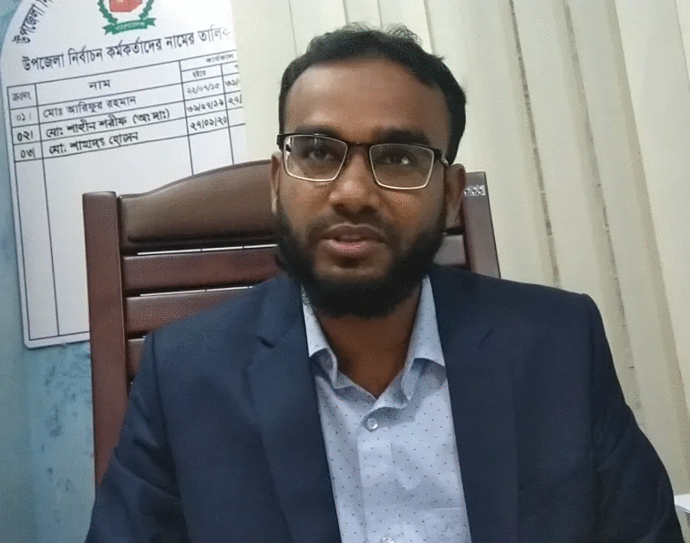 ভাই বলায় সাংবাদিকের উপর ক্ষেপে গেলেন নির্বাচন কর্মকর্তা