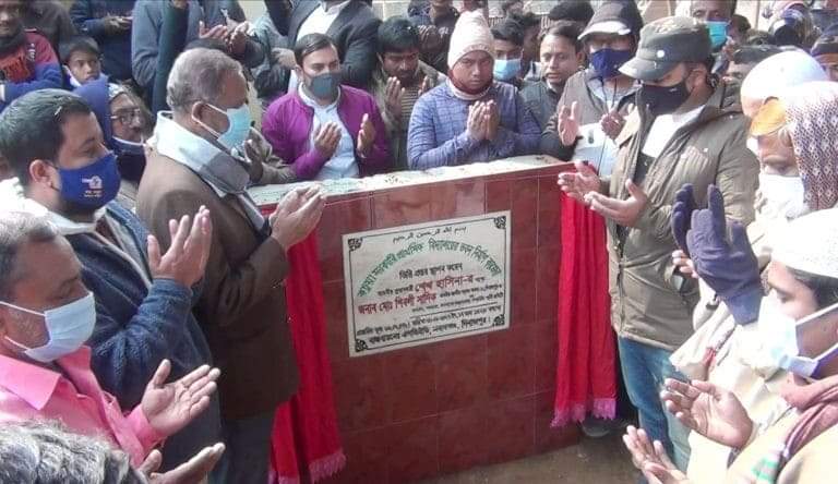 নবাবগঞ্জে প্রাথমিক বিদ্যালয়ের ভবন নির্মানের উদ্বোধন