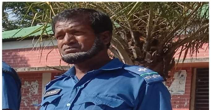 বরগুনা তালতলীতে জালিয়াতির মাধ্যমে বয়স কমিয়ে চাকুরী হারালেন গ্রামপুলিশ