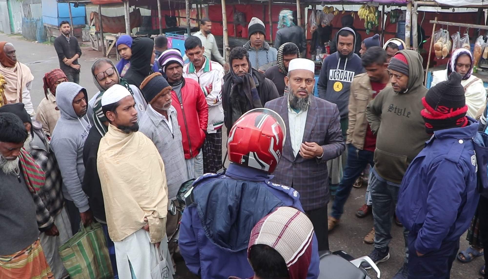 গোপালগঞ্জে গোপনে স্ত্রীর মরদেহ দাফন করতে গিয়ে ধরা খেলেন রেলওয়ে কর্মকর্তা