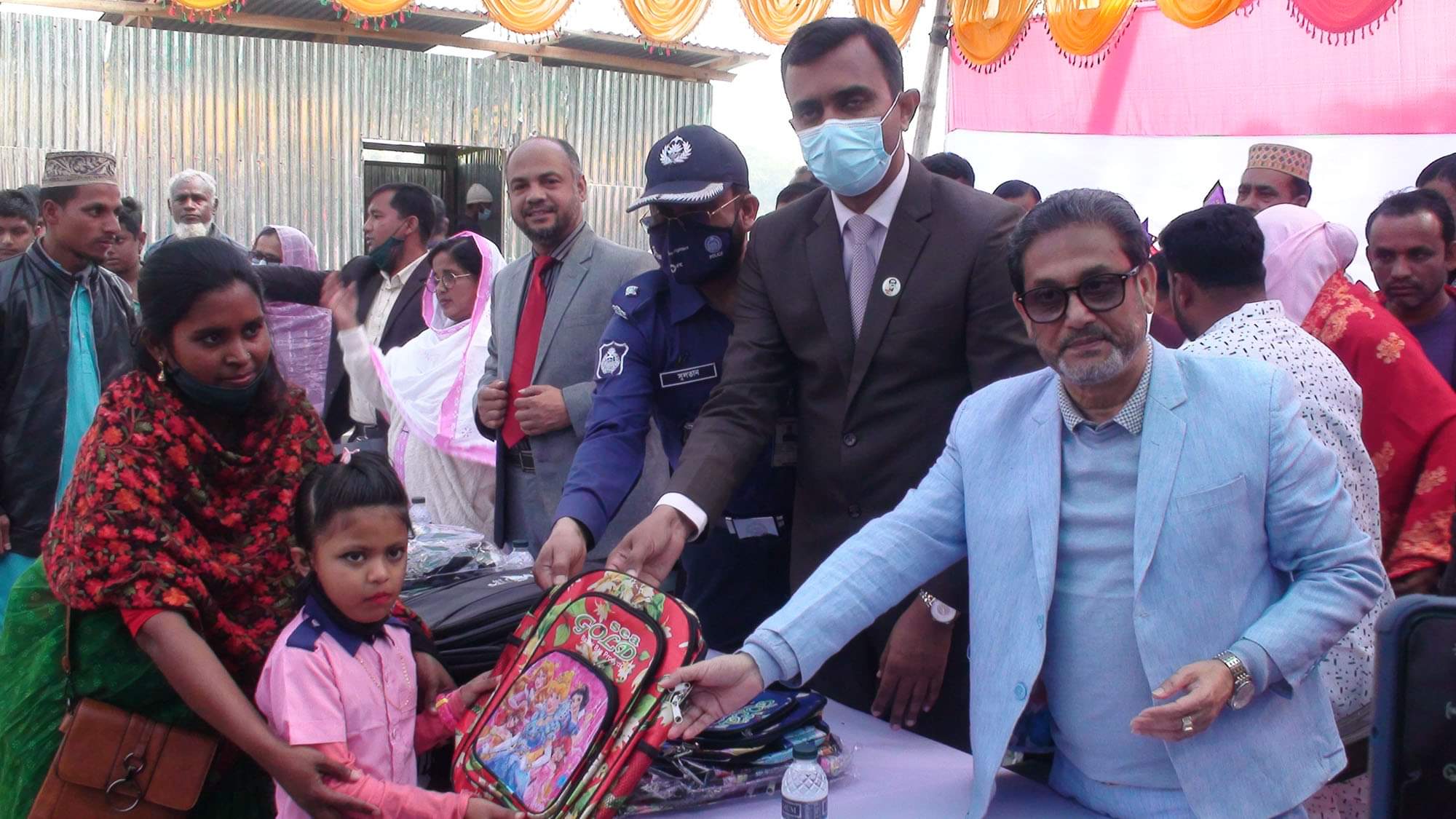 গোপালগঞ্জে ১৫০জন শিক্ষার্থীর মাঝে শিক্ষা উপকরণ বিতরণ