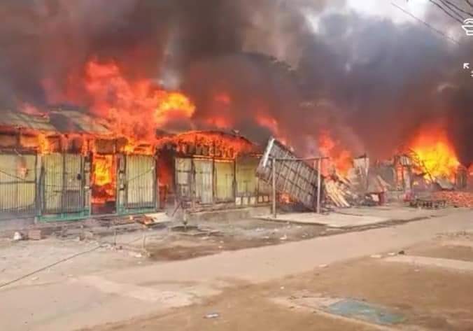 বোরহানউদ্দিনে ভয়াবহ অগ্নিকাণ্ডে ব্যবসা প্রতিষ্ঠানের পুড়ে ছাই