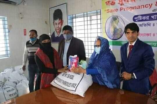 মোংলায় উপমন্ত্রীর বিভিন্ন সহায়তা প্রদান