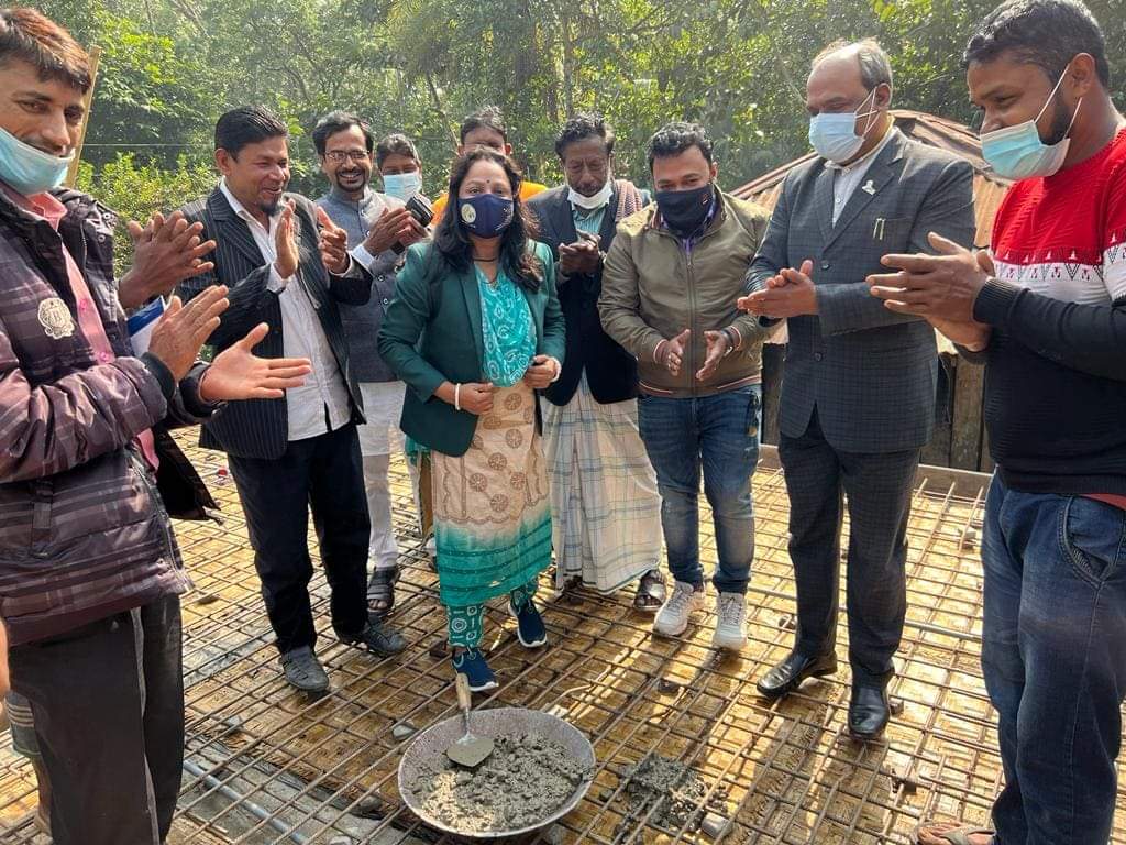 নলছিটিতে ‘বীর নিবাস’ নির্মাণ কাজের ছাদ ঢালাইয়ের উদ্বোধন