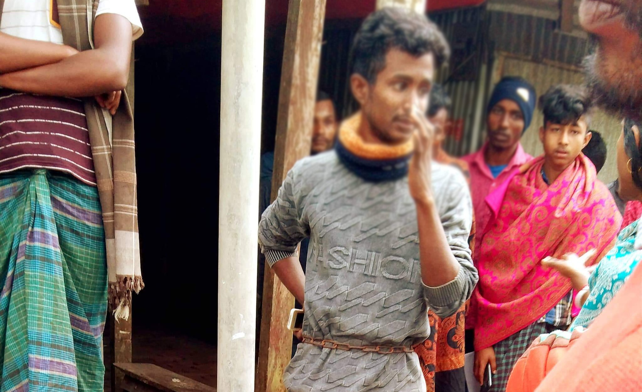 বেতাগীতে কোমরে শিকল বেঁধে কলেজ ছাত্রকে নির্যাতন
