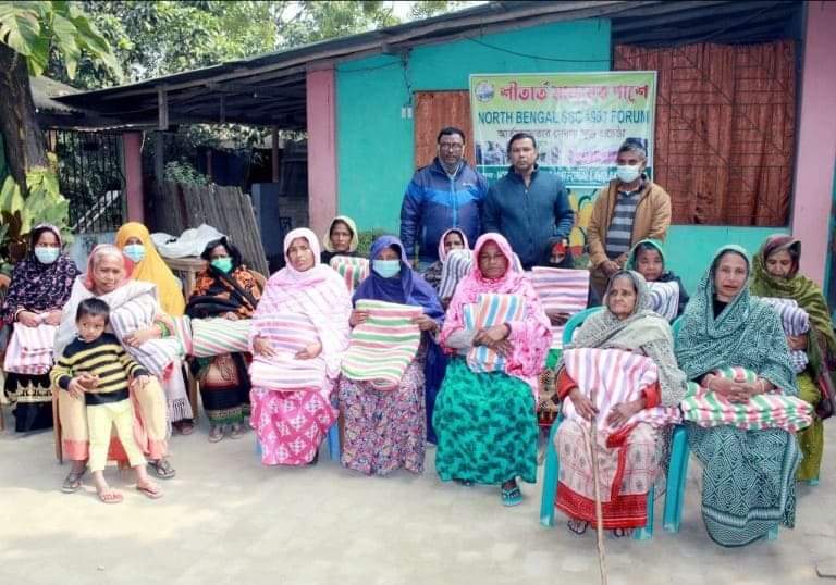 ফুলবাড়িতে এসএসসি ব্যাচ-১৯৮৭ এর শীতবস্ত্র বিতরন