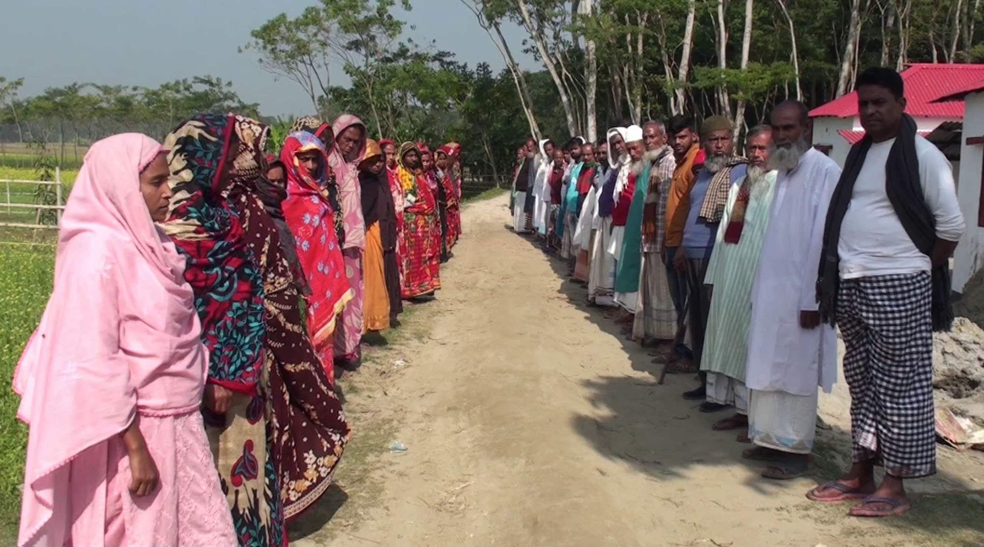 গোপালগঞ্জে সরকারি গৃহায়ন পুনরায় বরাদ্দ দেয়ার দাবিতে মানববন্ধন