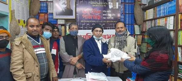 রংপুরে ফিরেদেখা’র উদ্যোগে শীতকালীন উপহার বিতরণ