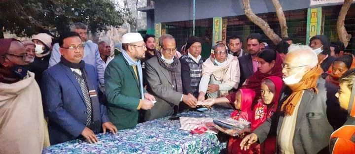 যশোরে নিহত মেম্বর উত্তমের পরিবারকে আওয়ামী লীগের সহায়তা