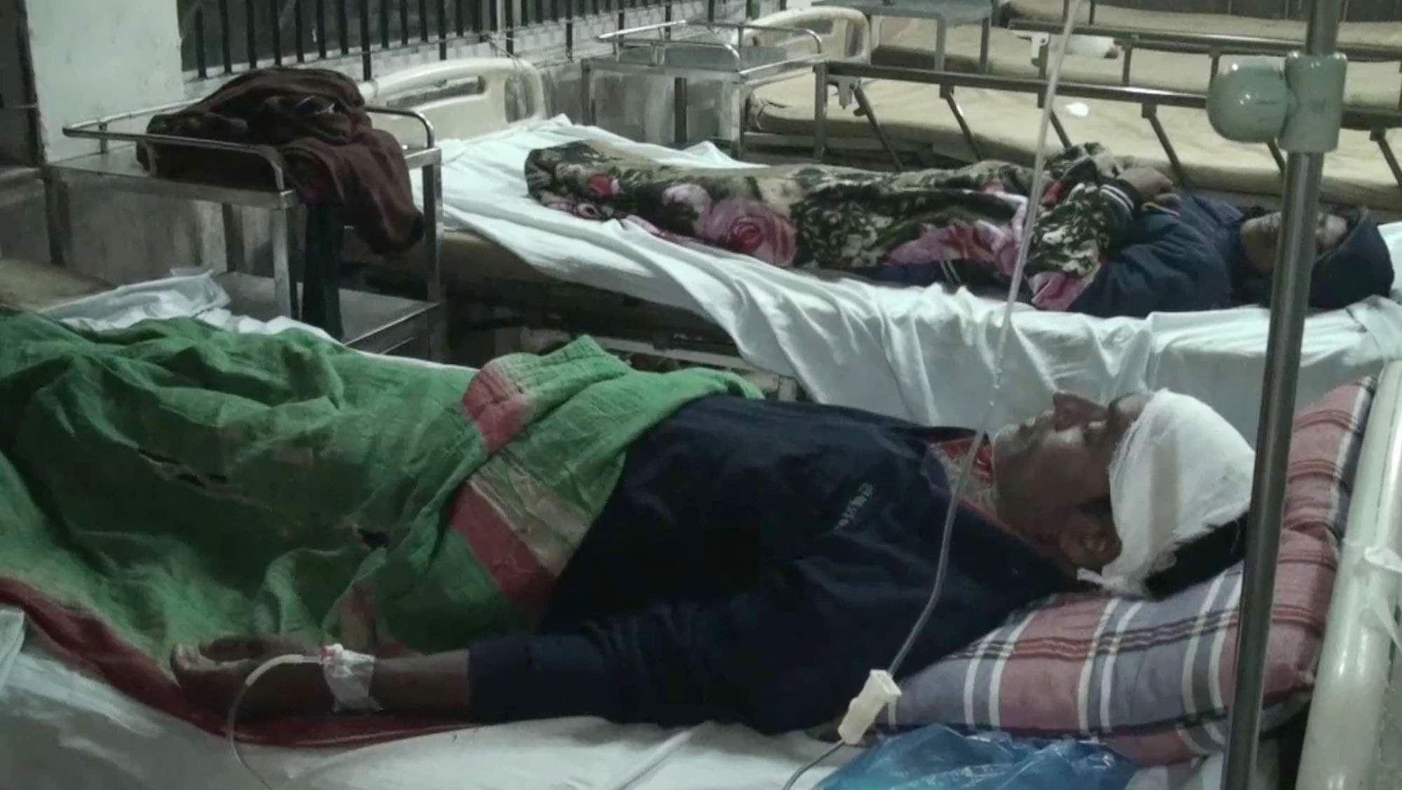 টুঙ্গিপাড়ায় মন্দিরের জমি নিয়ে বিরোধ, দুই পক্ষের সংঘর্ষে নিহত-১, আহত-০৫