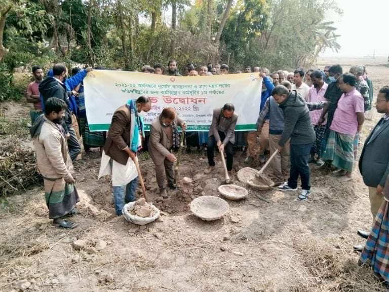 দিনাজপুরে অতি দরিদ্রের কর্মসংস্থান কর্মসূচির উদ্বোধন