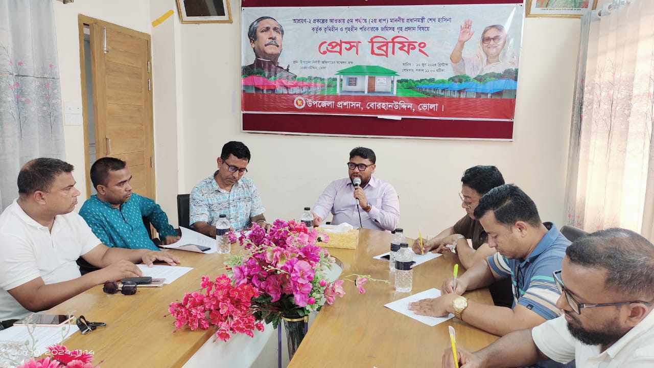 প্রধানমন্ত্রীর উপহারের ঘর পেয়ে ভূমিহীন ও গৃহহীন মুক্ত হচ্ছে  বোরহানউদ্দিন