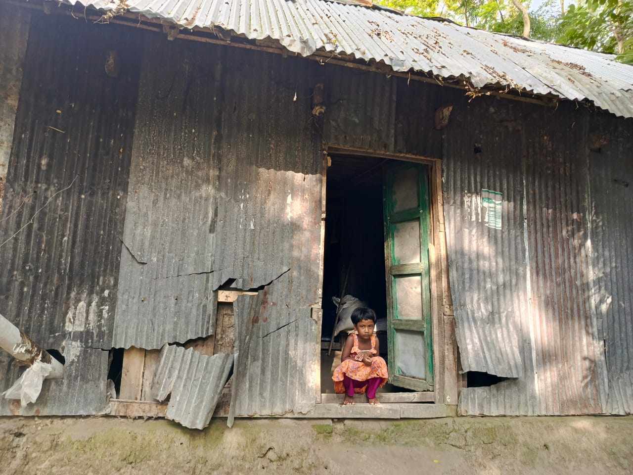 বোরহানউদ্দিনে ফসলি জমি নষ্ট করায় প্রতিবাদ,অসহায় কৃষকের ওপর প্রভাবশালীদের হামলা
