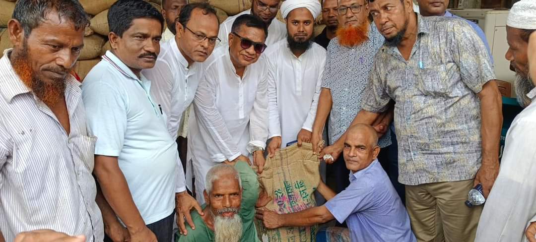 বরগুনায় প্রধানমন্ত্রীর ঈদ উপহার ভিজিএফ চাল পেল পৌরসভার ৪৬২১ পরিবার