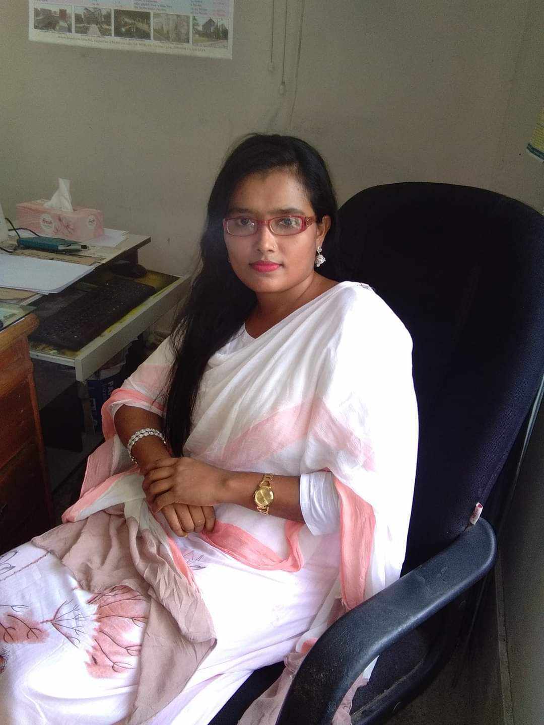 কর্মচারী লাভলীর হাতে জিম্মি শিক্ষার্থীরা;আন্দোলন-অভিযোগেও বহাল তবিয়তে!