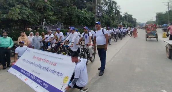 রংপুরের শ্যামাসুন্দরী খাল দখলমুক্ত করতে মানববন্ধন ও সাইকেল র্যা লি