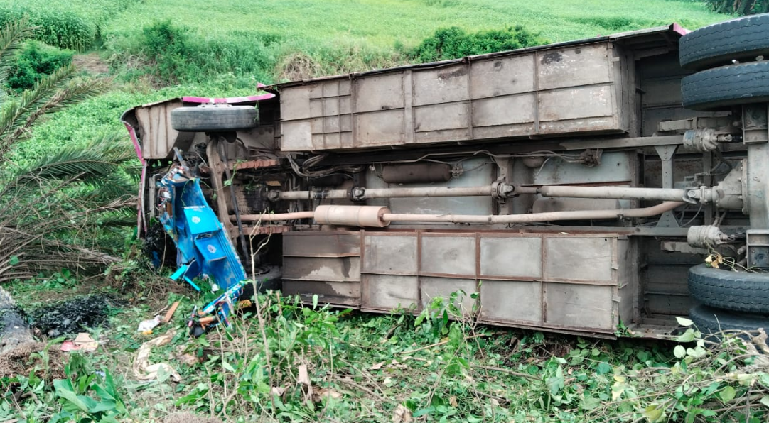 গোপালগঞ্জে বাস, প্রাইভেটকার ও ইজিবাইকের ত্রিমুখী সংঘর্ষে নিহত-২, আহত-১০