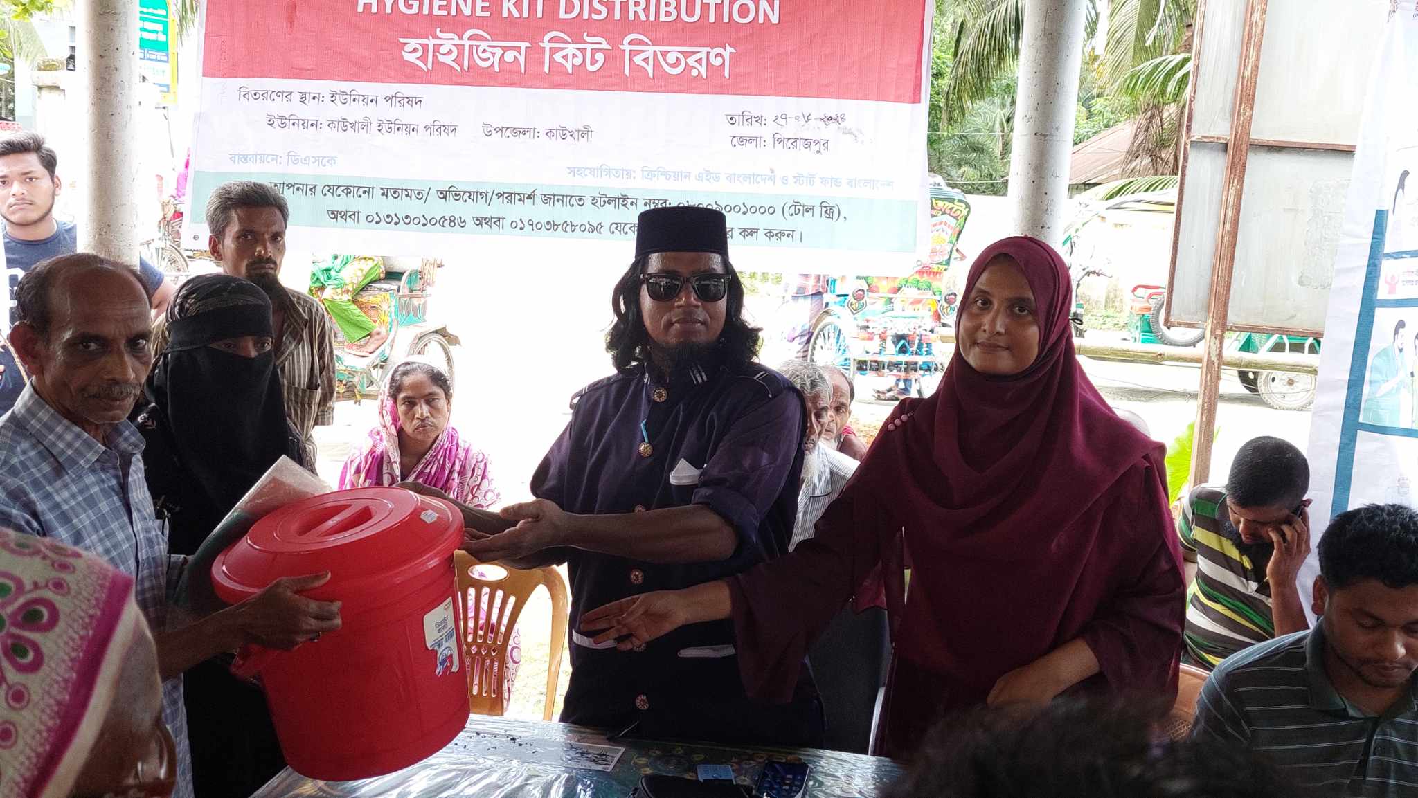 কাউখালীতে ঘূর্ণিঝড় রিমালে ক্ষতিগ্রস্থদের মাঝে  হাইজিন কিট বিতরন