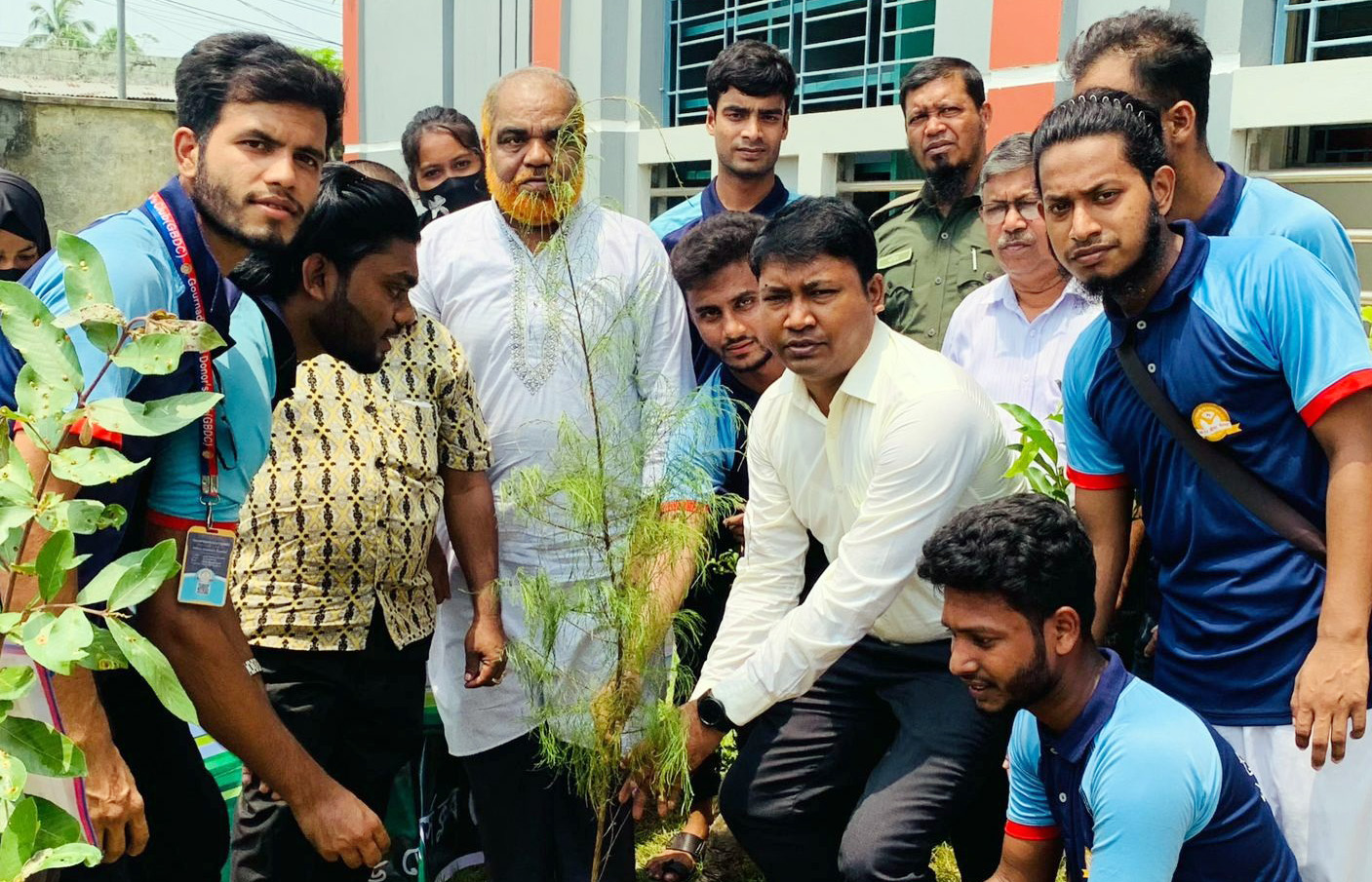 গৌরনদীতে বৃক্ষরোপণ কর্মসূচীর উদ্বোধণ