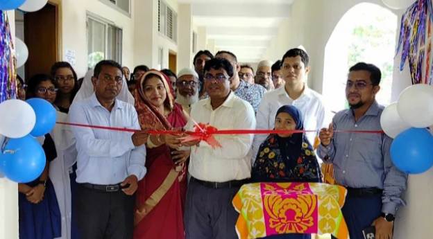 গলাচিপায় কিশোরীদের জন্য ন্যাপকিন ভেন্ডিং মেশিন স্থাপন