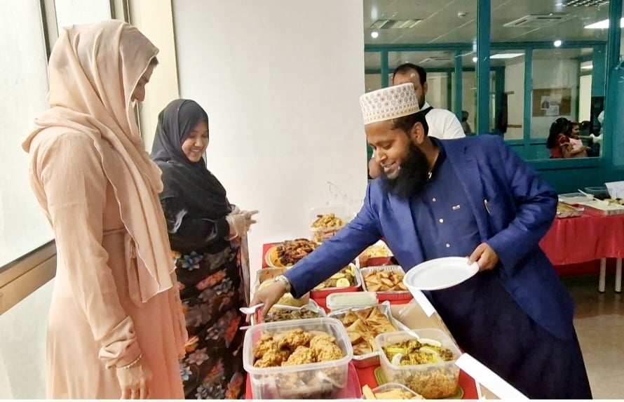 রোমে মাদানী স্কুল এন্ড কলেজে ফুড ফেস্টিভ্যাল অনুষ্ঠিত