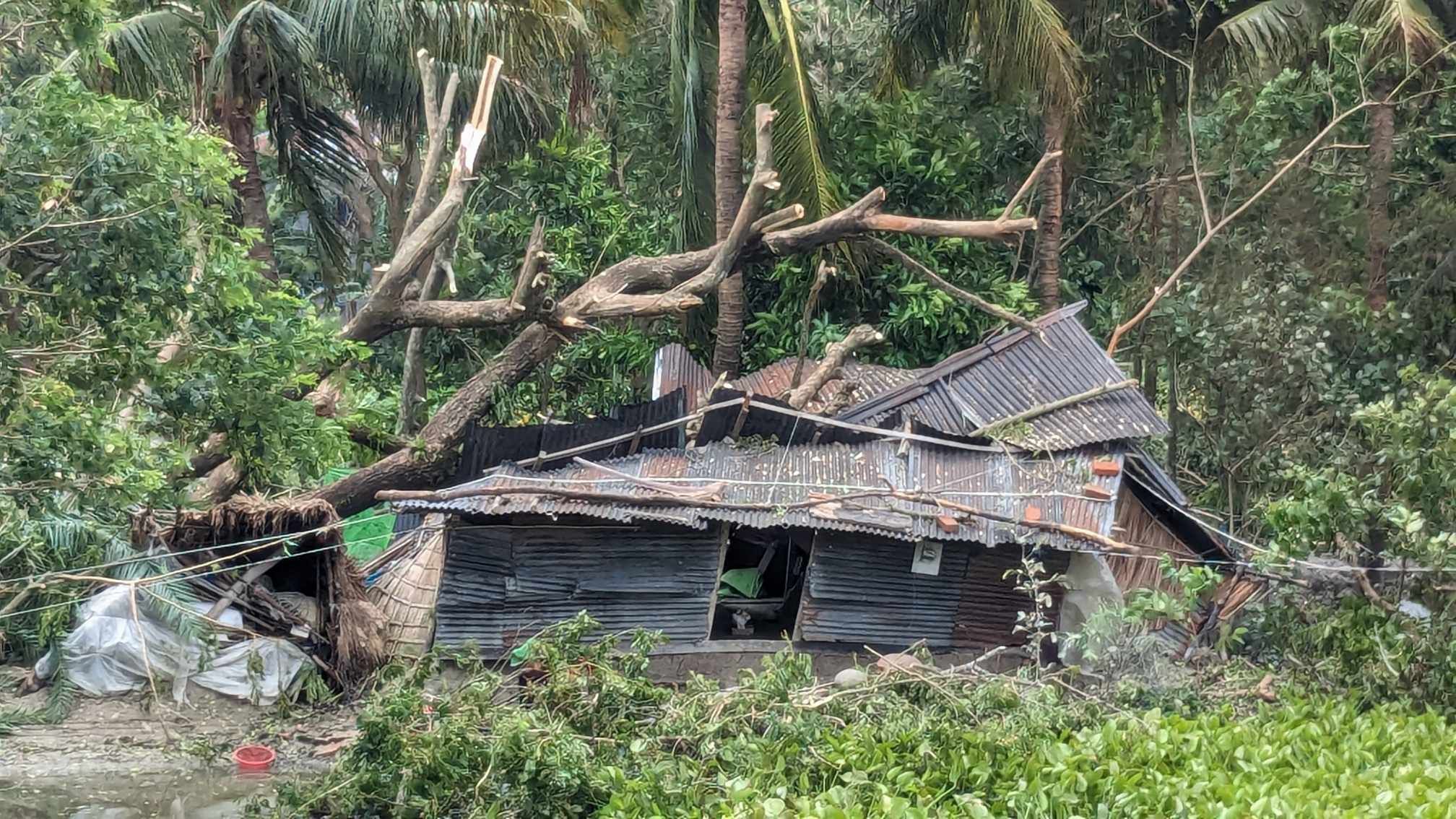 কলাপাড়া উপজেলায় কতটা ক্ষতি করল ঘূর্ণিঝড় রেমাল।