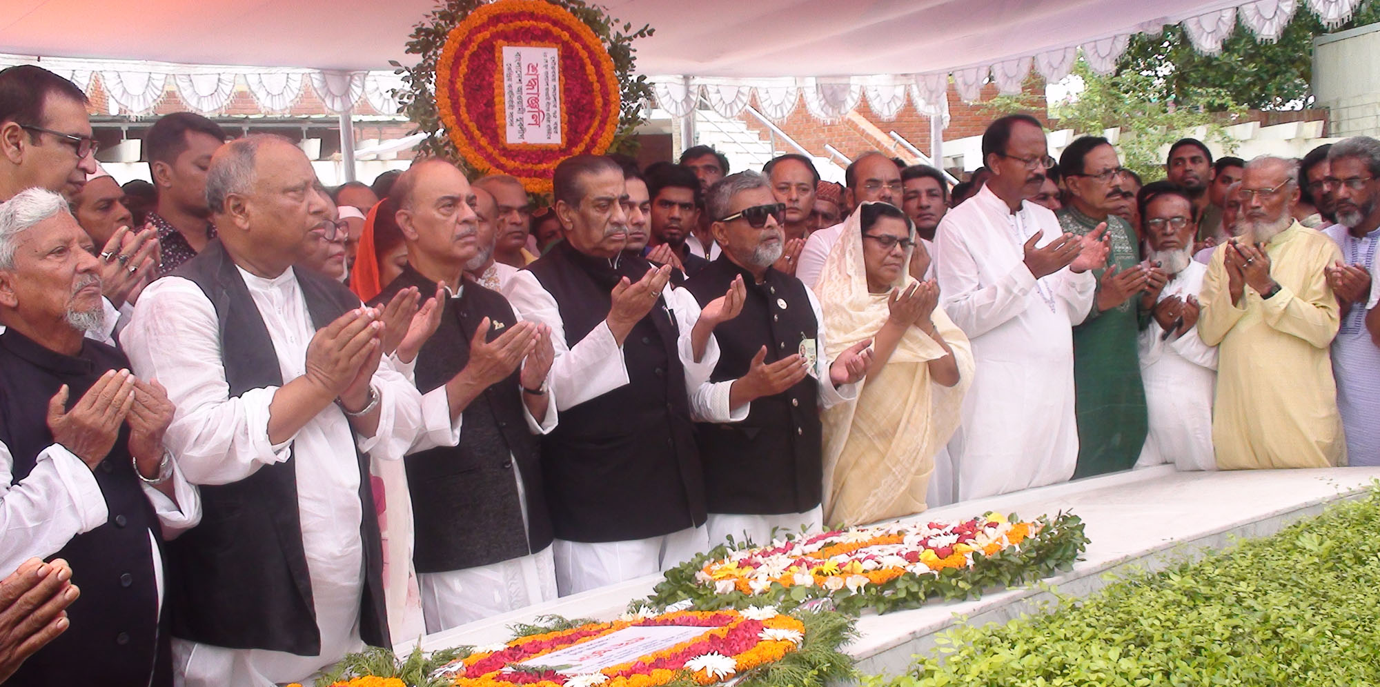 গোপালগঞ্জে আওয়ামী লীগের ৭৫ তম প্রতিষ্ঠা বার্ষিকী পালিত শেখ হাসিনার হাত ধরে বাংলাদেশ এখন উন্নয়নের রোল মডেল-আ.লীগ নেতৃবৃন্দ