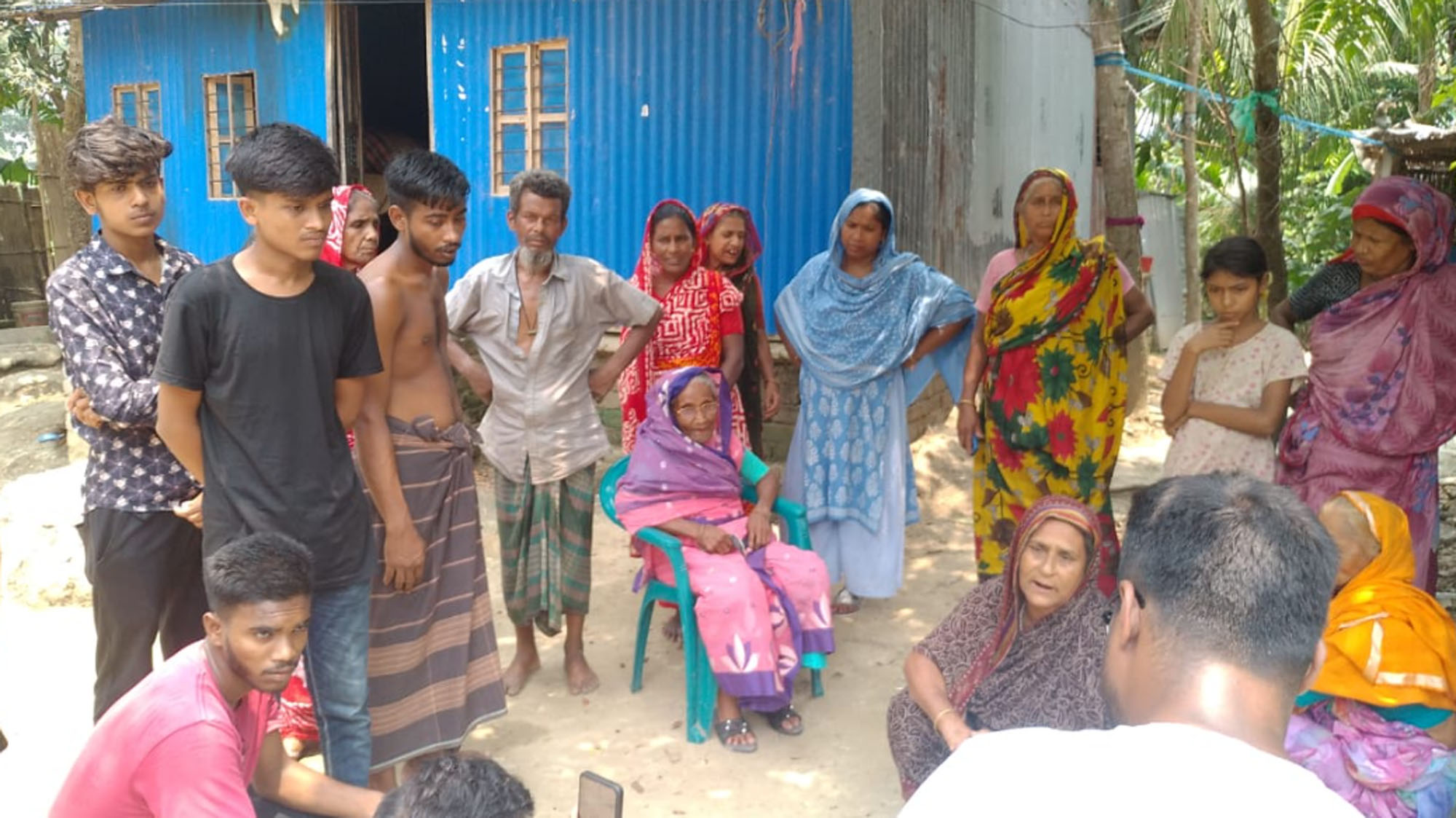 গোপালগঞ্জে স্বামীর বিরুদ্ধে স্ত্রী-সন্তানের ওপর পেট্রোল ঢেলে আগুন দেয়ার অভিযোগ