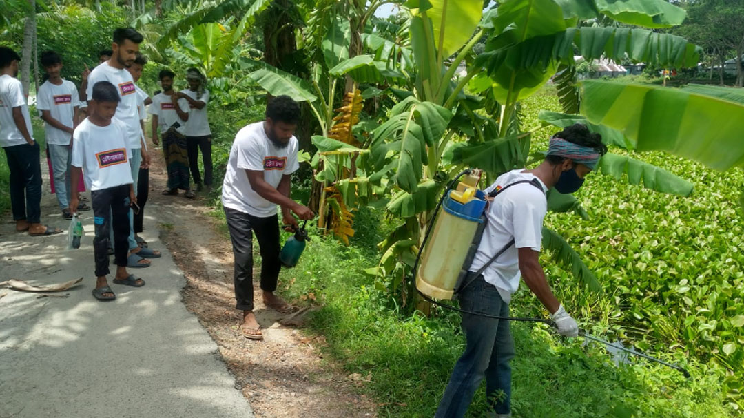 গোপালগঞ্জে রাসেল ভাইপার আতঙ্কে রেইনবো ক্লাবের উদ্যোগে পরিচ্ছন্নতা অভিযান