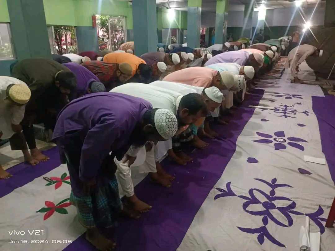দিনাজপুরে আগাম ঈদুল আজহা’র নামাজ অনুষ্ঠিত