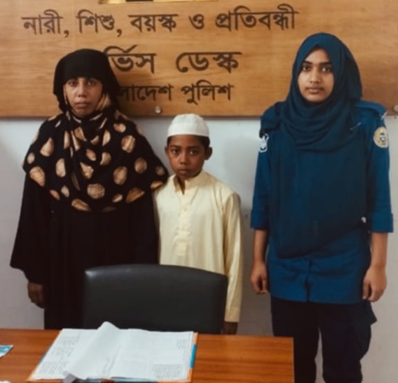 নিখোঁজ শিশুকে ঢাকা থেকে উদ্ধার করে মায়ের কোলে ফিরিয়ে দিলেন বোরহানউদ্দিন থানার এসআই রেহান উদ্দিন