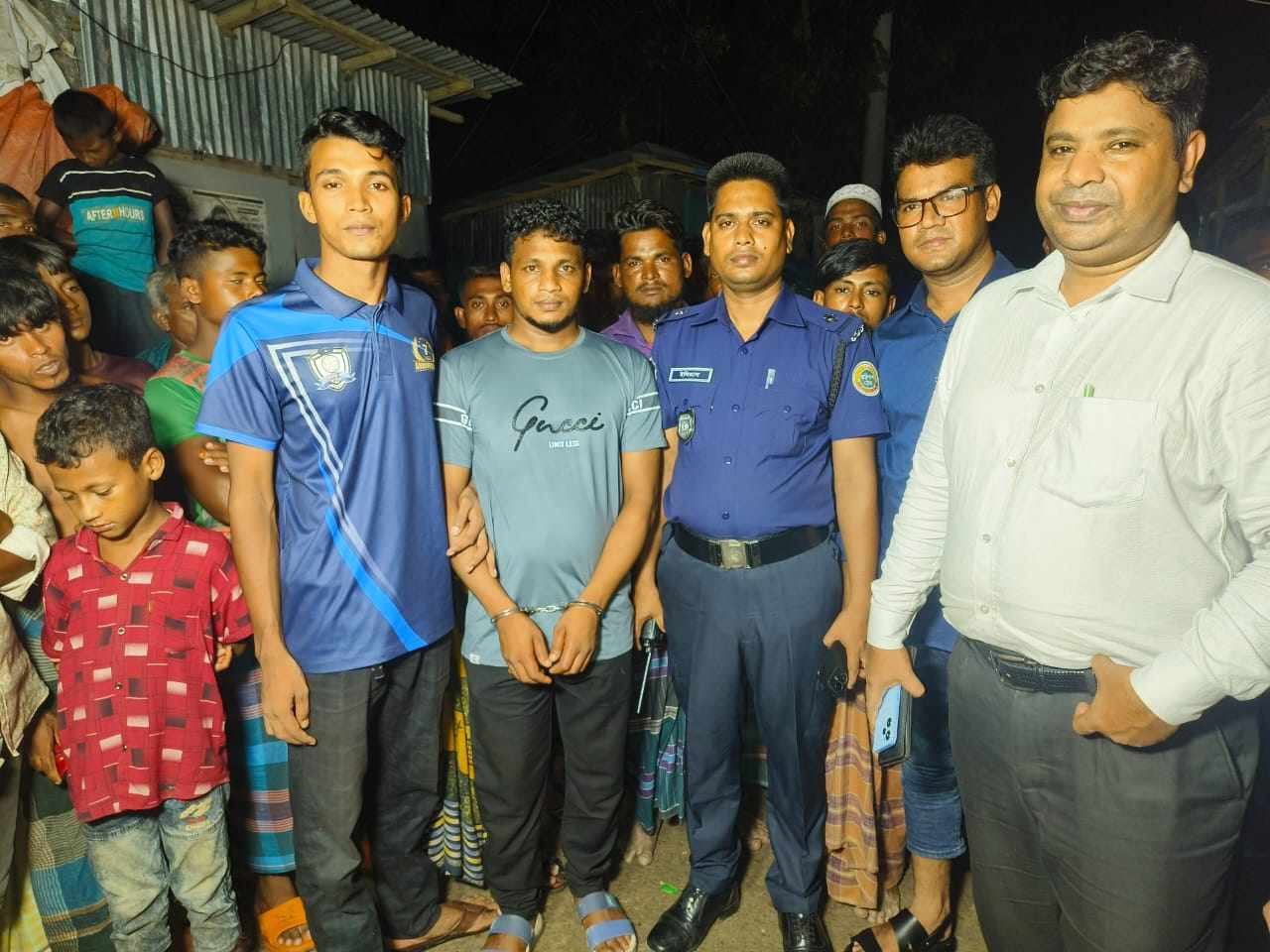 ভোলায় অবৈধ ৫০ হাজার গলদা চিংড়ির রেণু জব্দ,নদীতে অবমুক্ত