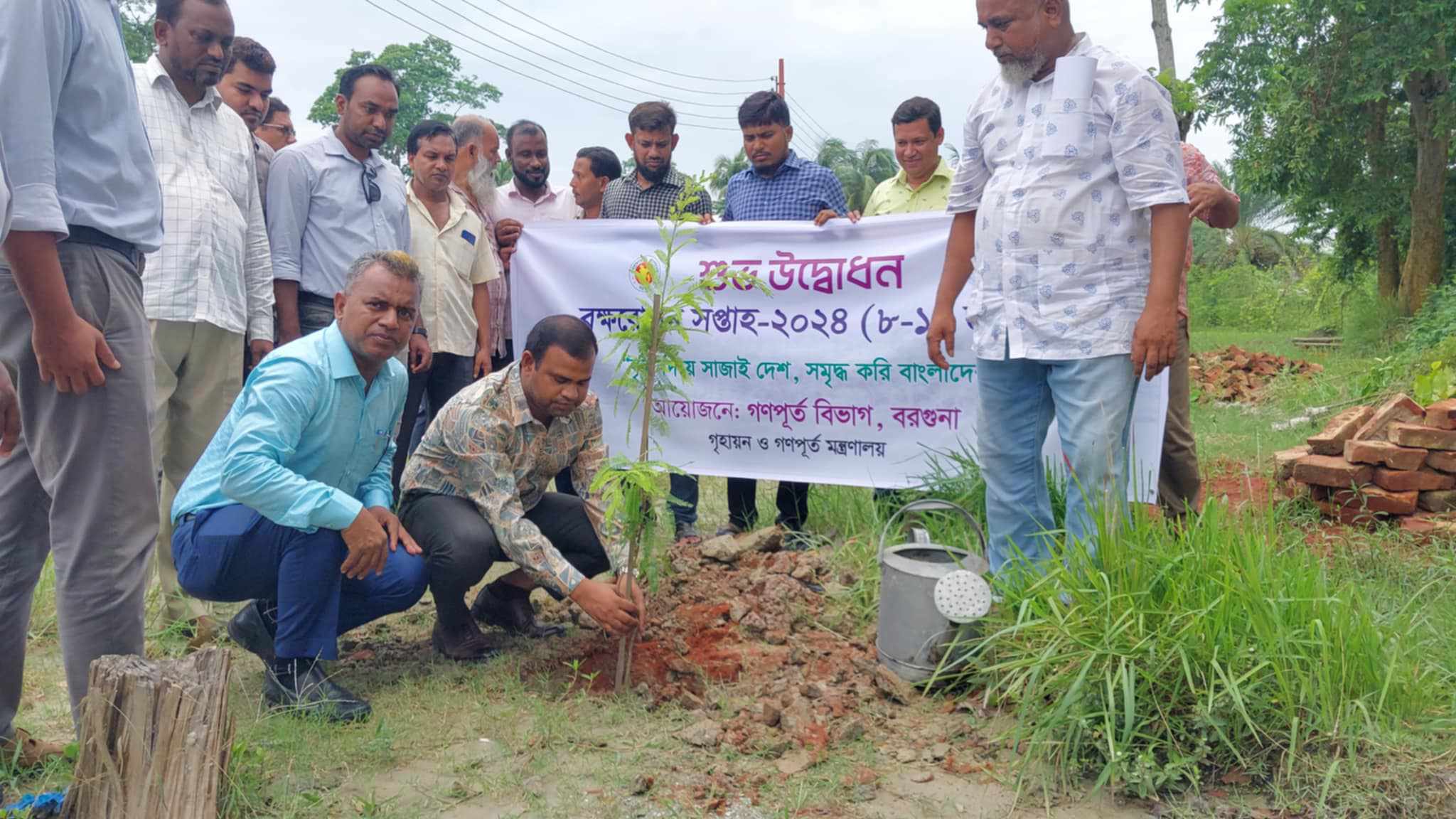 বরগুনায় গণপূর্ত বিভাগে সপ্তাহব্যাপী বৃক্ষরোপণ কর্মসূচীর উদ্বোধন