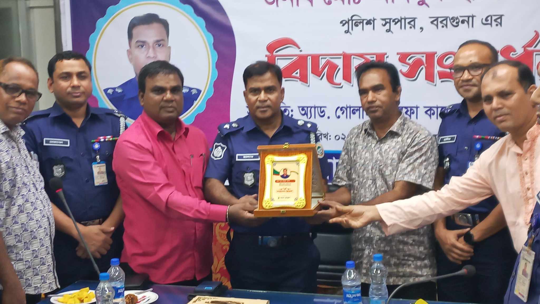 বরগুনায় প্রেসক্লাবে পুলিশ সুপার-কে বিদায় সংবর্ধনা