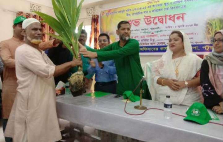 গলাচিপায় কৃষি প্রণোদনা কর্মসূচির উদ্বোধন