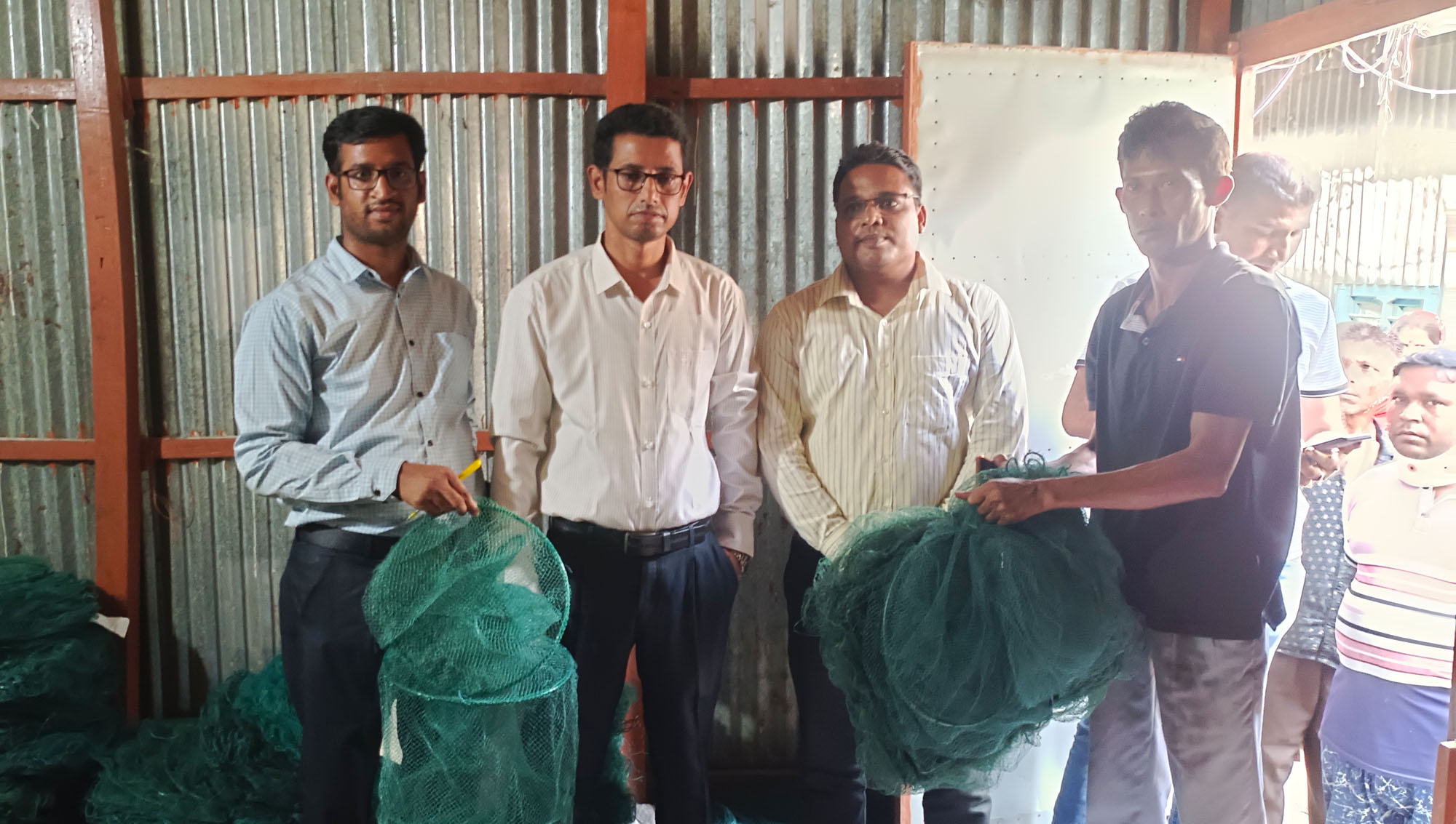 গোপালগঞ্জে ৫০ লক্ষ টাকার চায়না দুয়ারী ও কারেন্ট জাল উদ্ধার