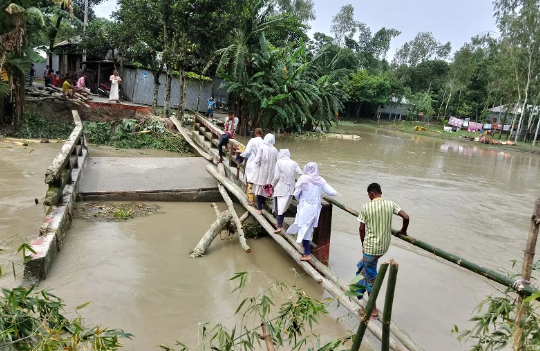 গঙ্গাচড়ায় চলমান বন্যায়  ক্ষয়ক্ষতির পরিমাণ ৫ কোটির অধিক