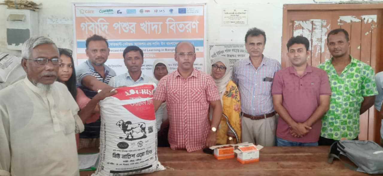 ধর্মপাশায় বিনামুল্যে গবাদি পশুর খাদ্য বিতরণ