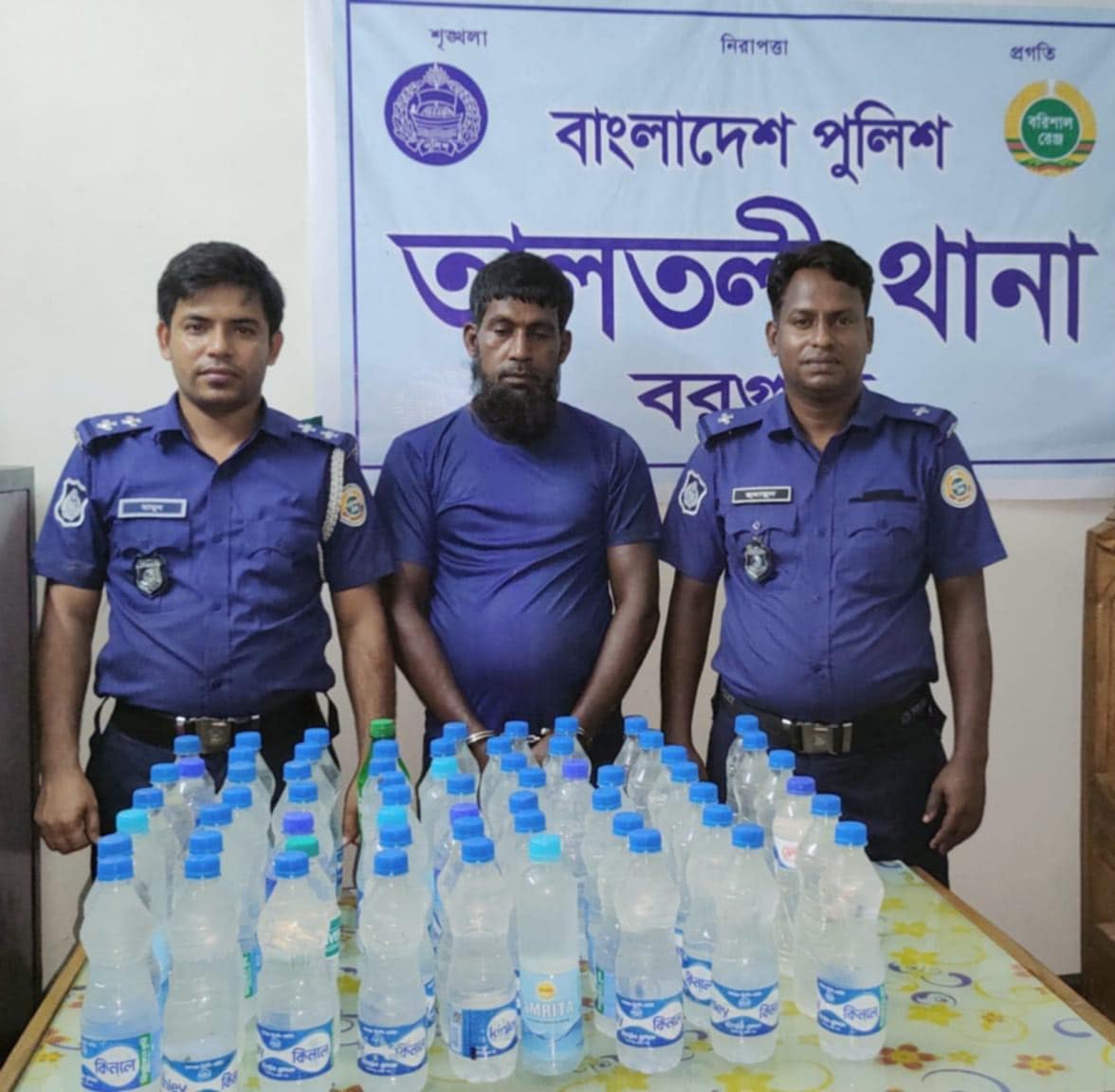 বরগুনায় ৩২ লিটার চোলাই  মদসহ আটক ১