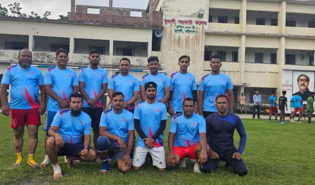 হিজলা থানা একাদশ বনাম মুলাদী থানা একাদশ ফুটবল টুর্নামেন্ট অনুষ্ঠিত