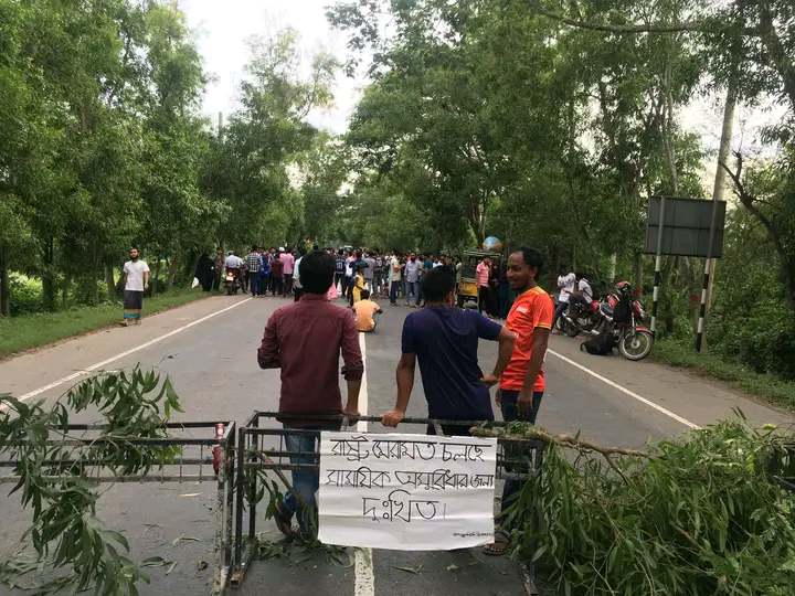 কোটা বহালের প্রতিবাদে ৪র্থ দিনে বশেমুরবিপ্রবি শিক্ষার্থীদের ঢাকা-খুলনা মহাসড়ক অবরোধ 